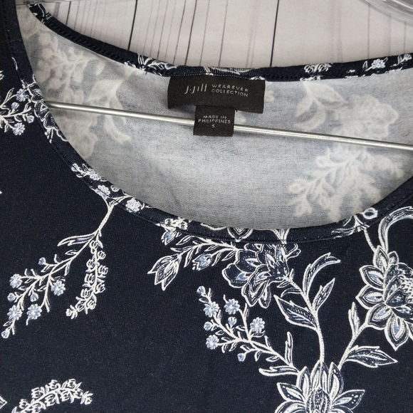 J.Jill Wearever Collection Floral Sleeveless Top - Navy and White - Picture 3 of 12